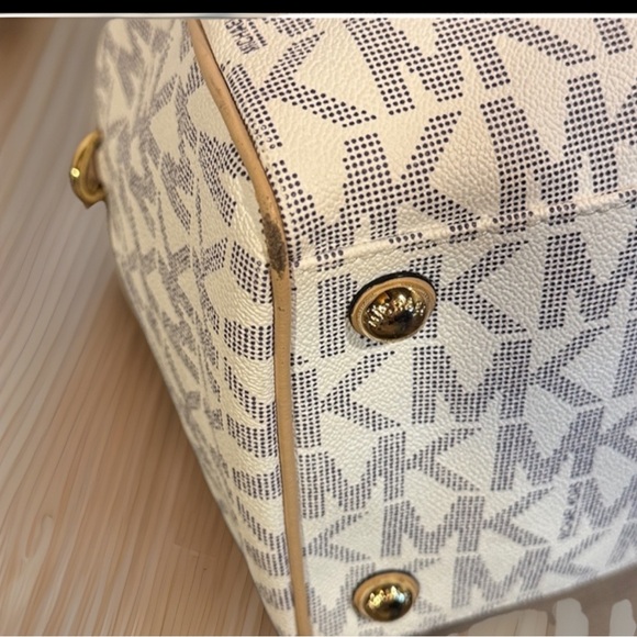 Michael Kors Cream Signature Satchel Bag - Picture 9 of 16